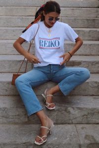 Sandały na obcasie z kwadratowym noskiem, stylowe i eleganckie.