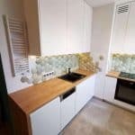 Kuchnia z nowoczesnymi płytkami backsplash w hexagonale wzory.
